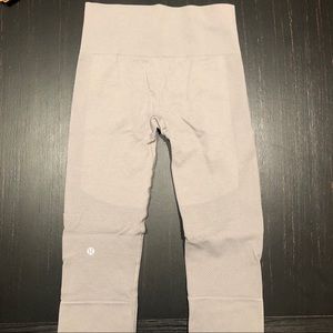 Lululemon Ebb & Flow Crop | Size 4 | light gray